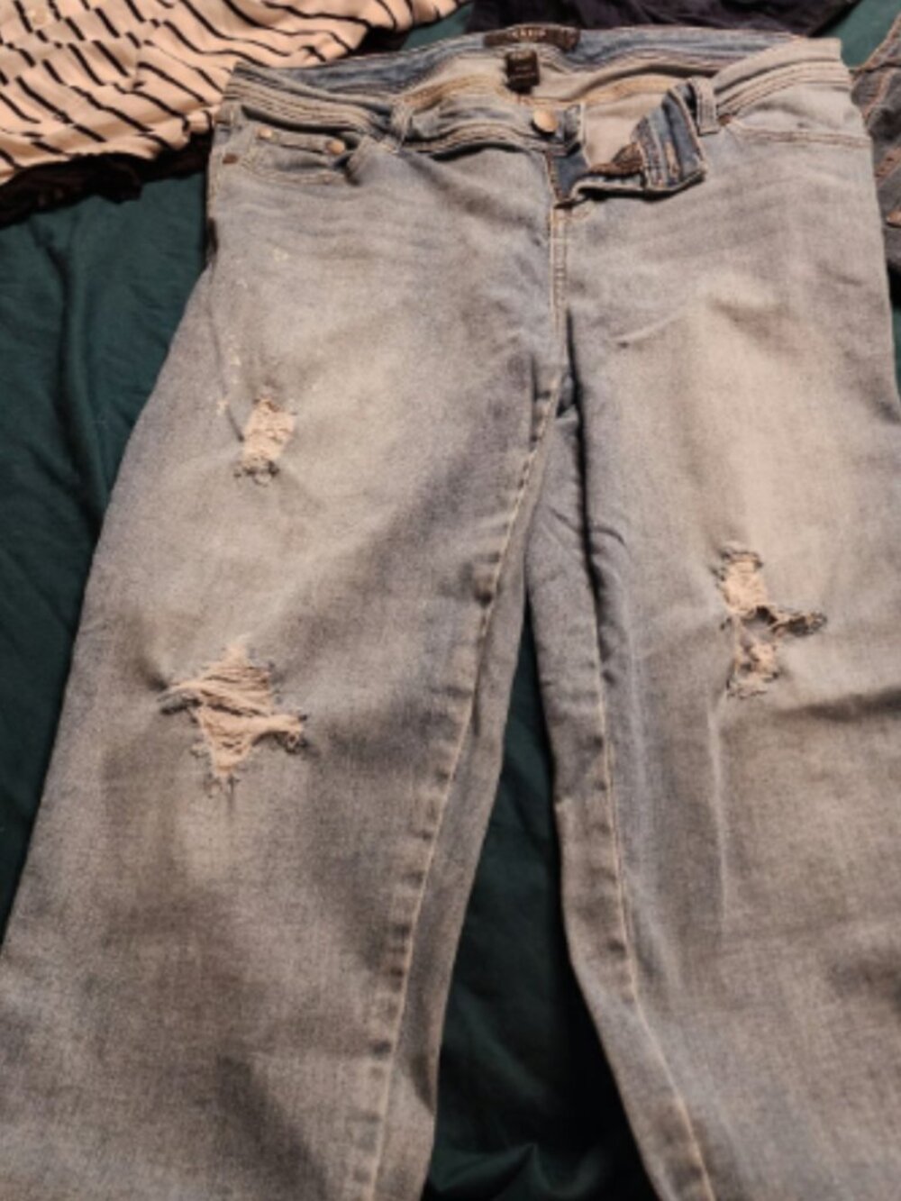 Distressed Jeans - Picture 2 of 3